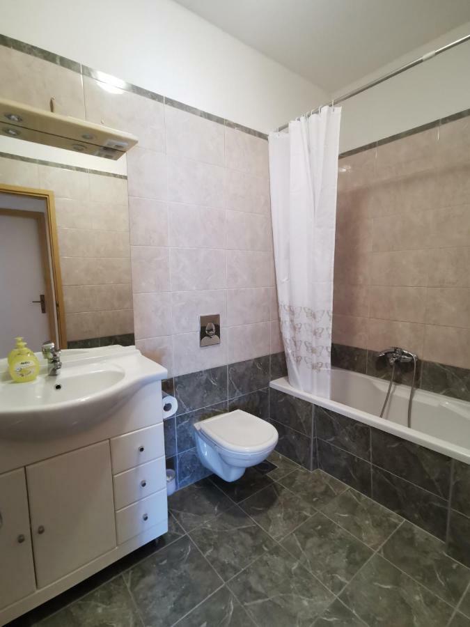 Big And Spacious Apartment In The Heart Of Omiš Екстериор снимка